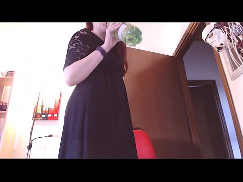 ❤️ Një skllav i nënshtruar që i pëlqejnë brekët e pista dhe të shijshme detyrohet të masturbojë pasi shikon këtë video! ️❌ Porno e vështirë tek ne ❌